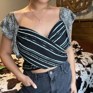 💗4for30💗 Ruffle sleeve crop top